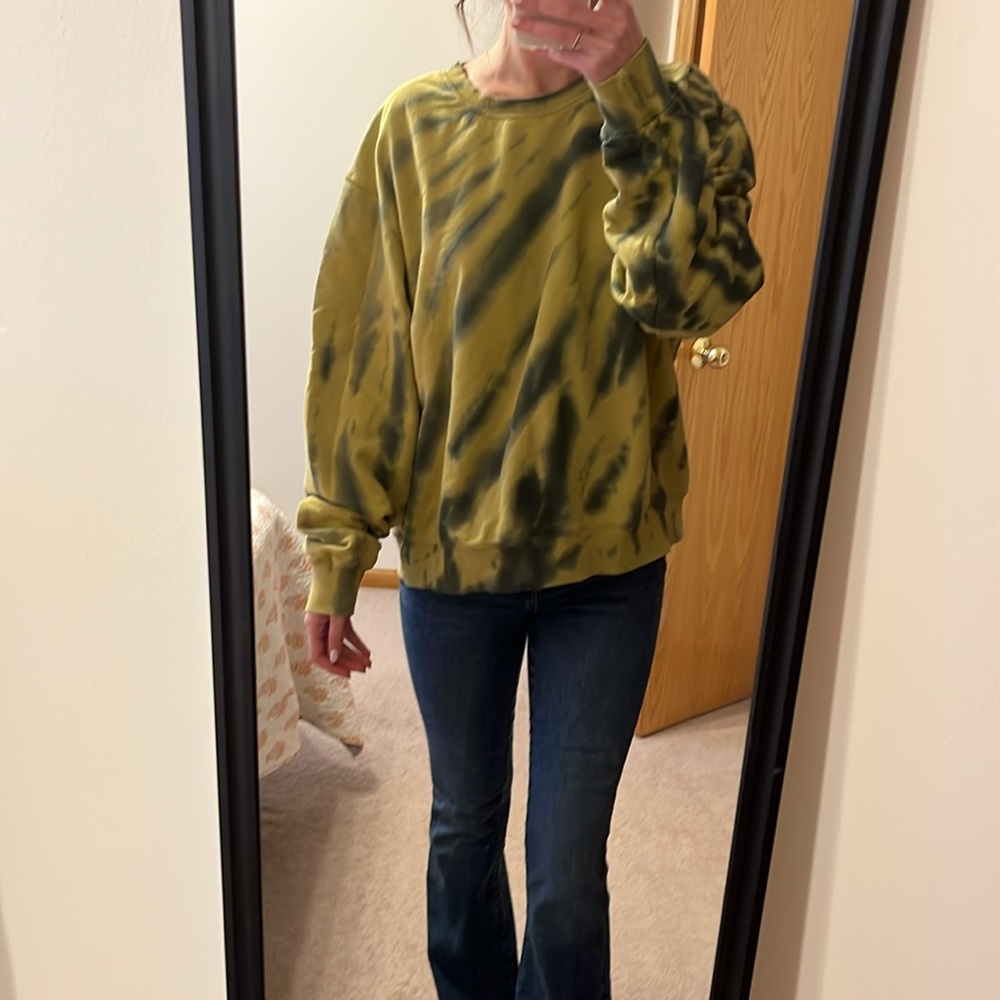 SOLD Good American Tie-Dye Crew Neck Sweatshirt